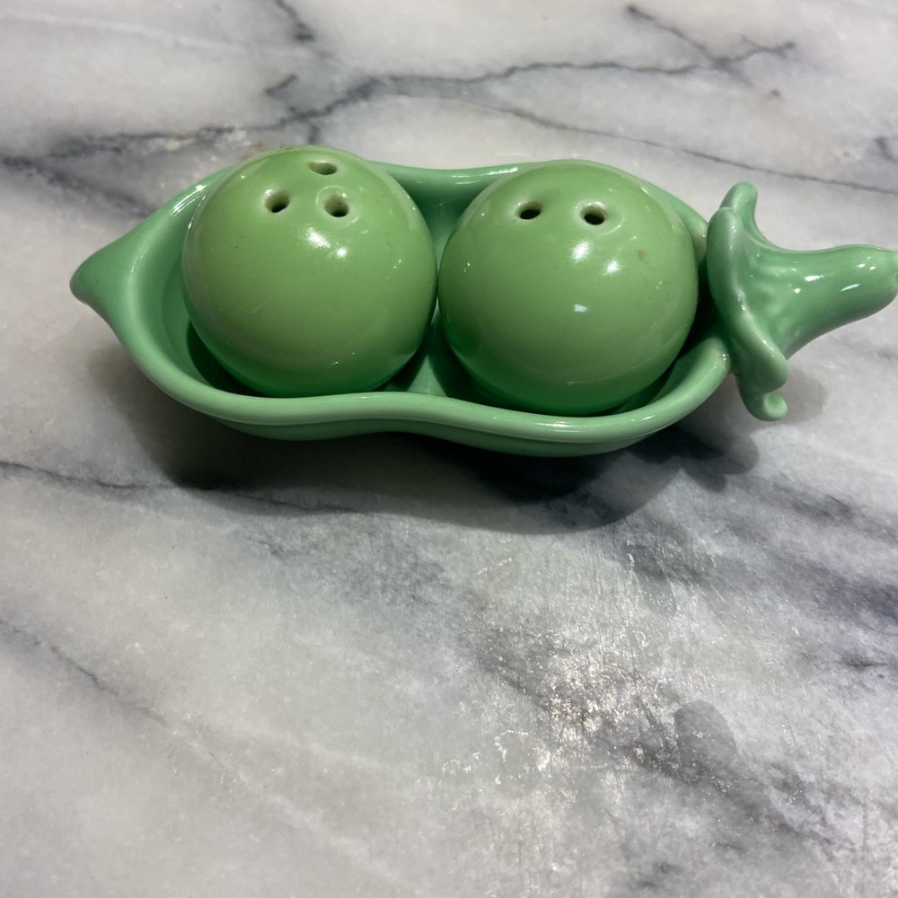Two Peas in Pod Salt and Pepper Shakers